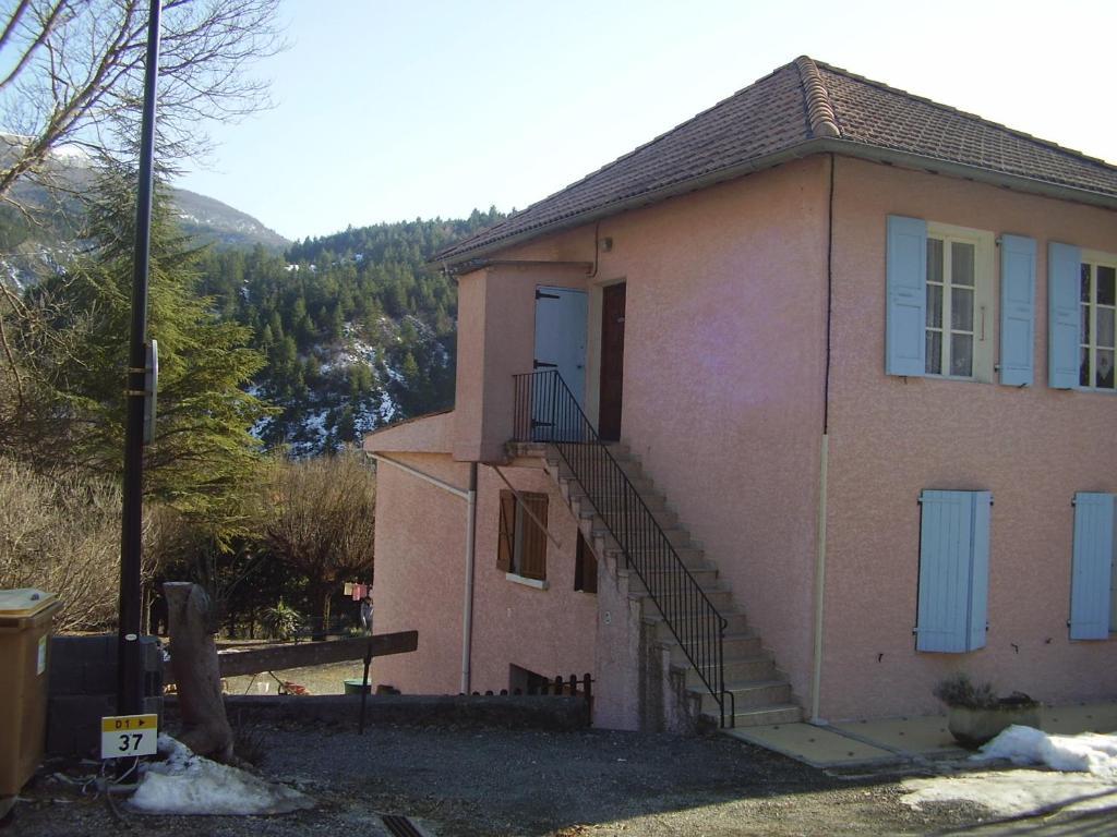 Gites Les Tilleuls Clamensane Quarto foto